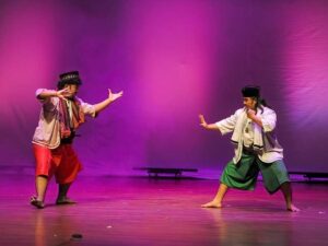 Pergelaran Ludruk Angling Dharma Bojonegoro, Lakon “Pendekar Lor Kali” Dihadiri Ratusan Pengunjung